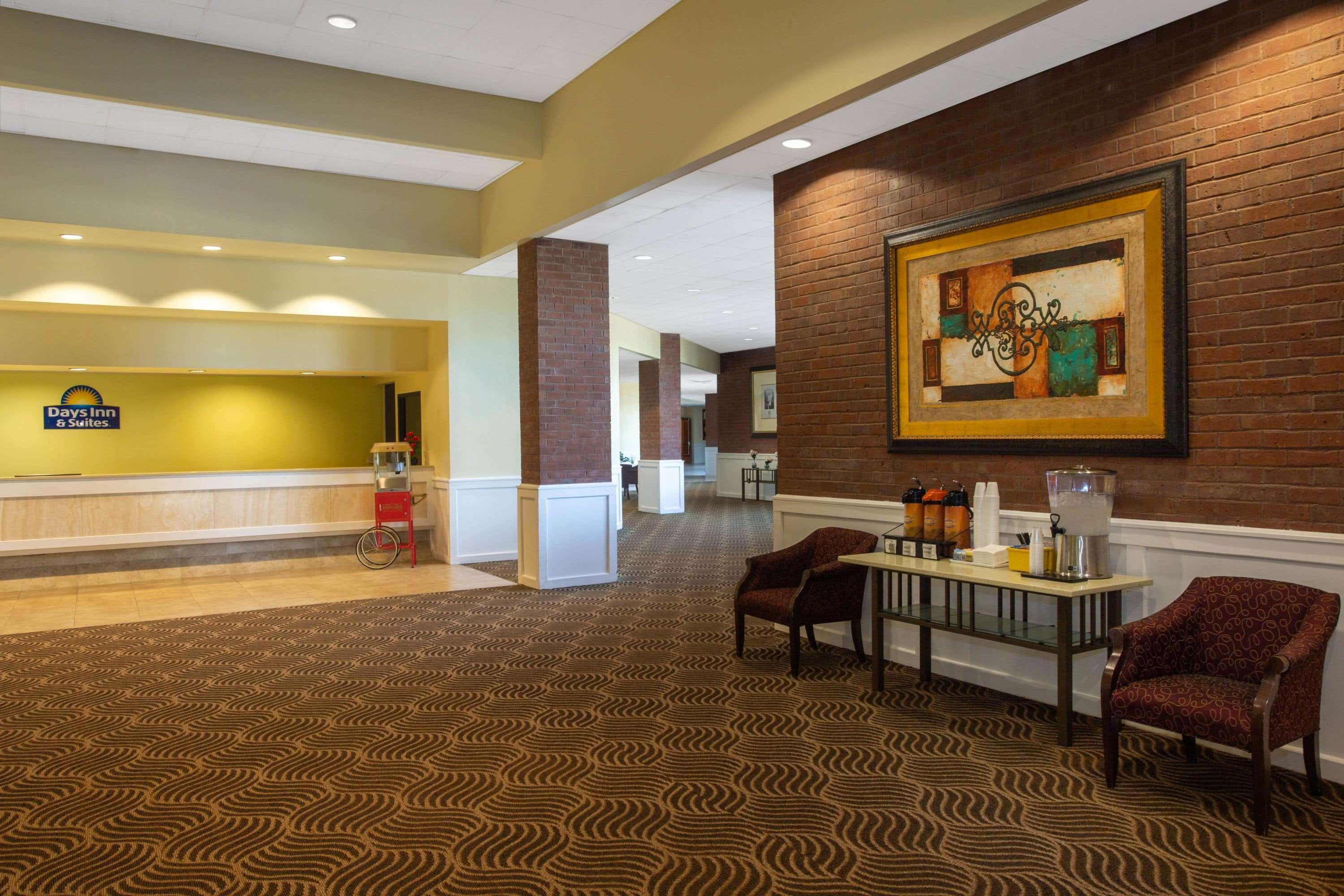 Days Inn & Suites By Wyndham Tallahassee Conf Center I-10 Exterior foto