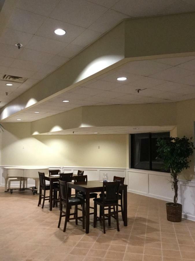 Days Inn & Suites By Wyndham Tallahassee Conf Center I-10 Exterior foto